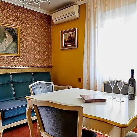 Lux Benak - Barbara *