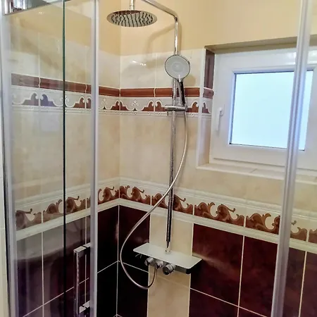Lux Benak - Barbara Apartman *